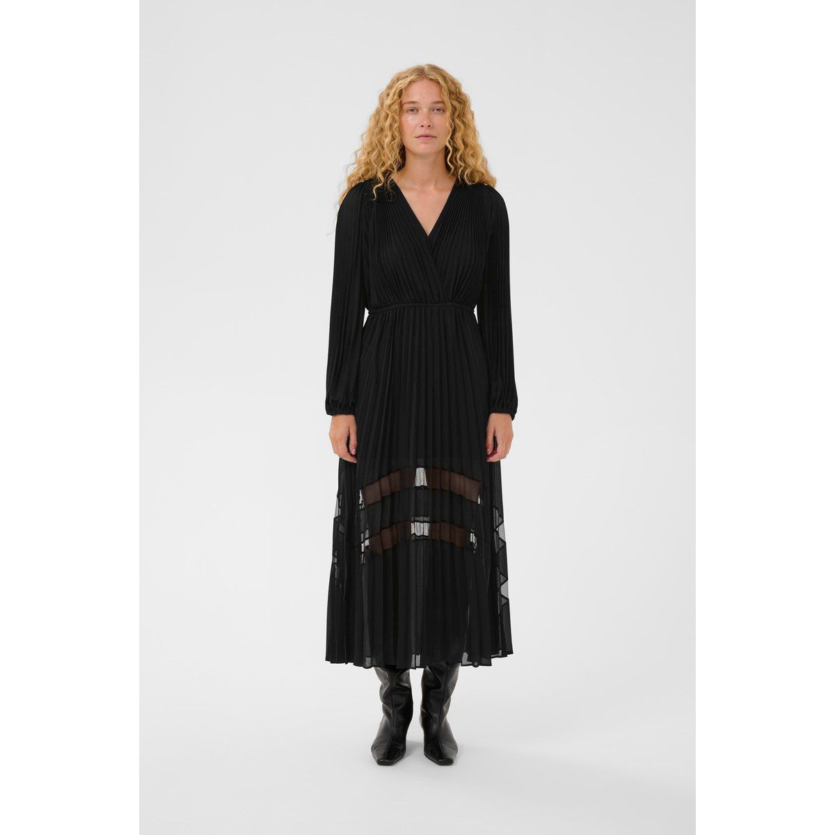 Elegantes Plisseekleid mit transparenten Einsätzen