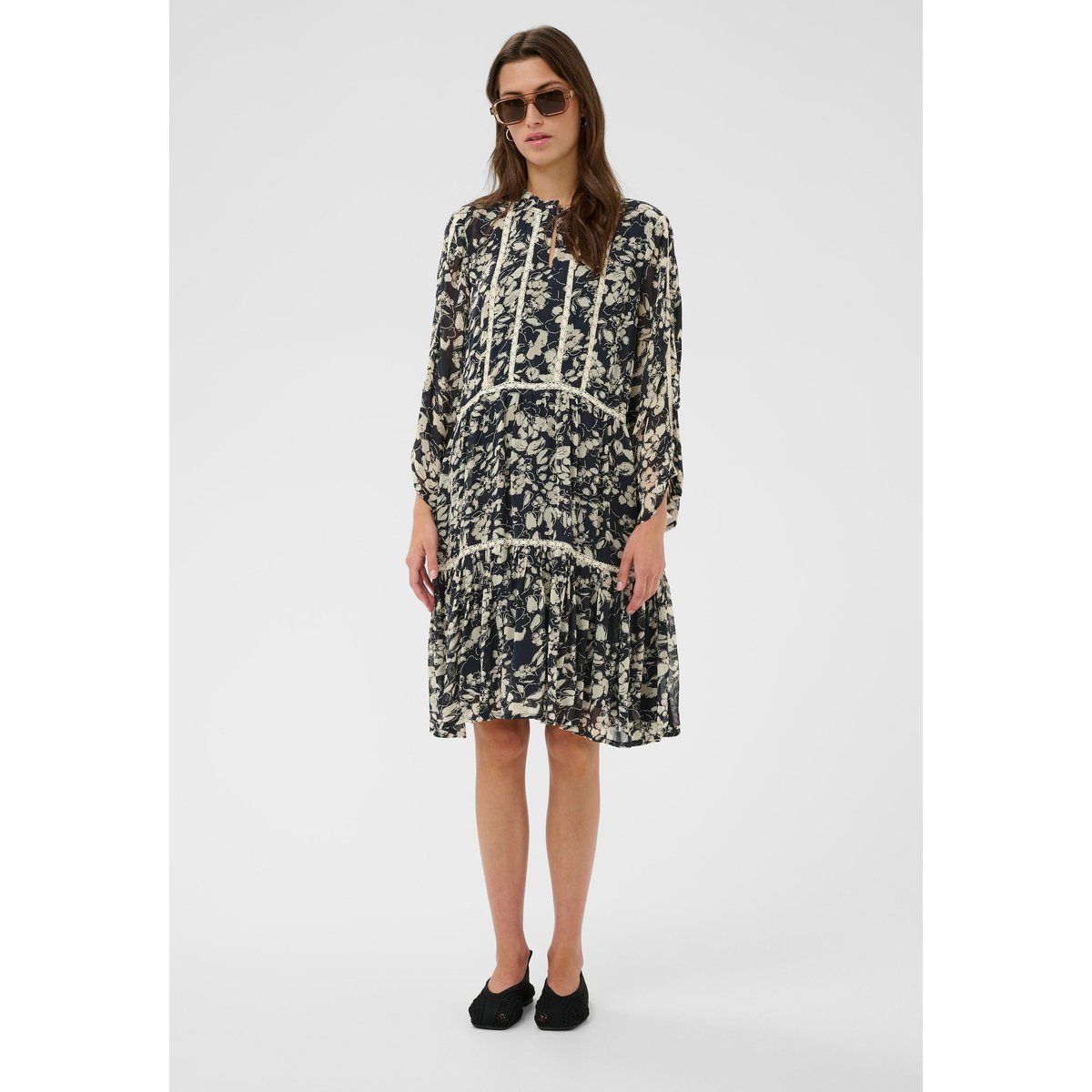 Midi-Kleid mit Blumenmuster und Spitzenbesatz