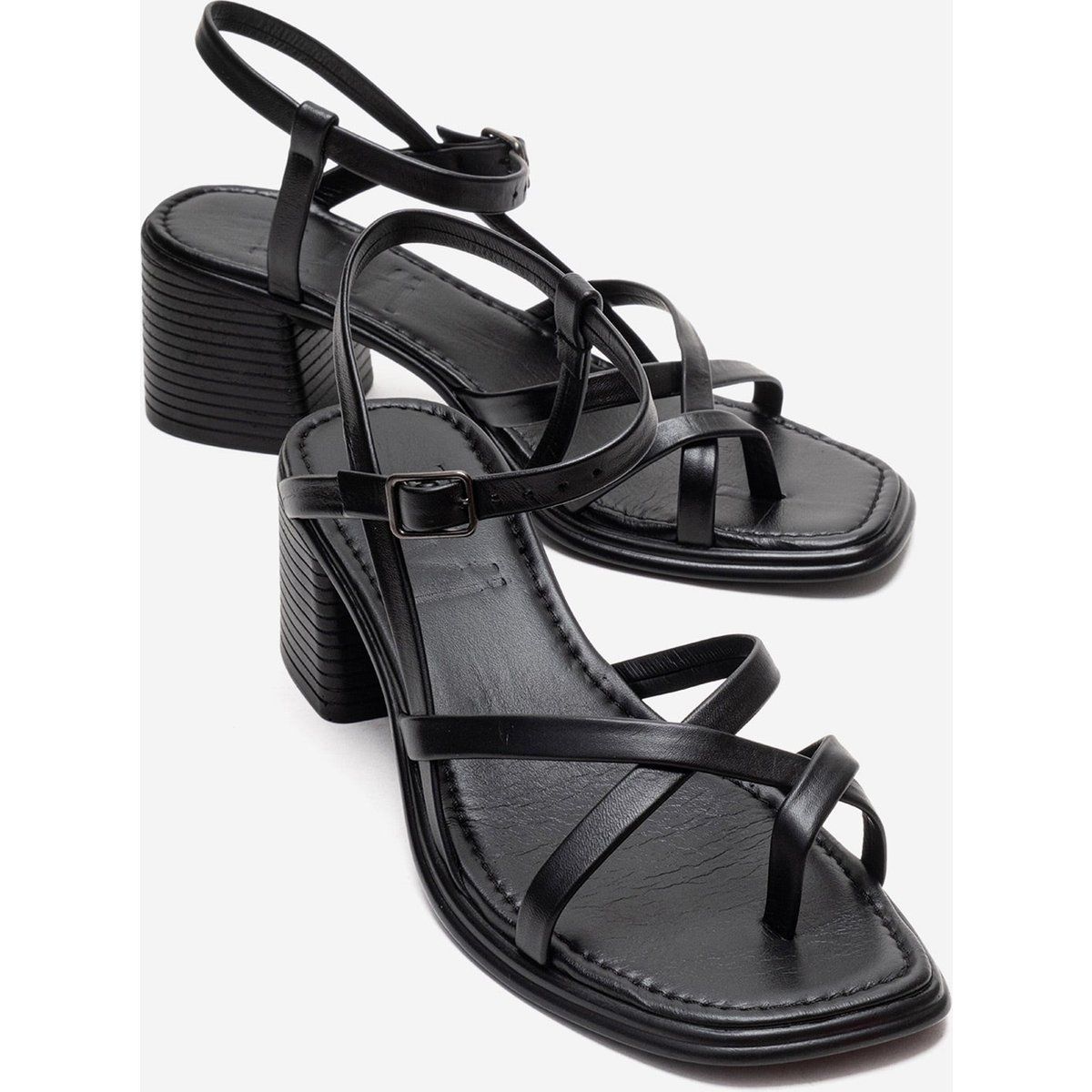 Minimalistische Riemchensandalen mit Blockabsatz