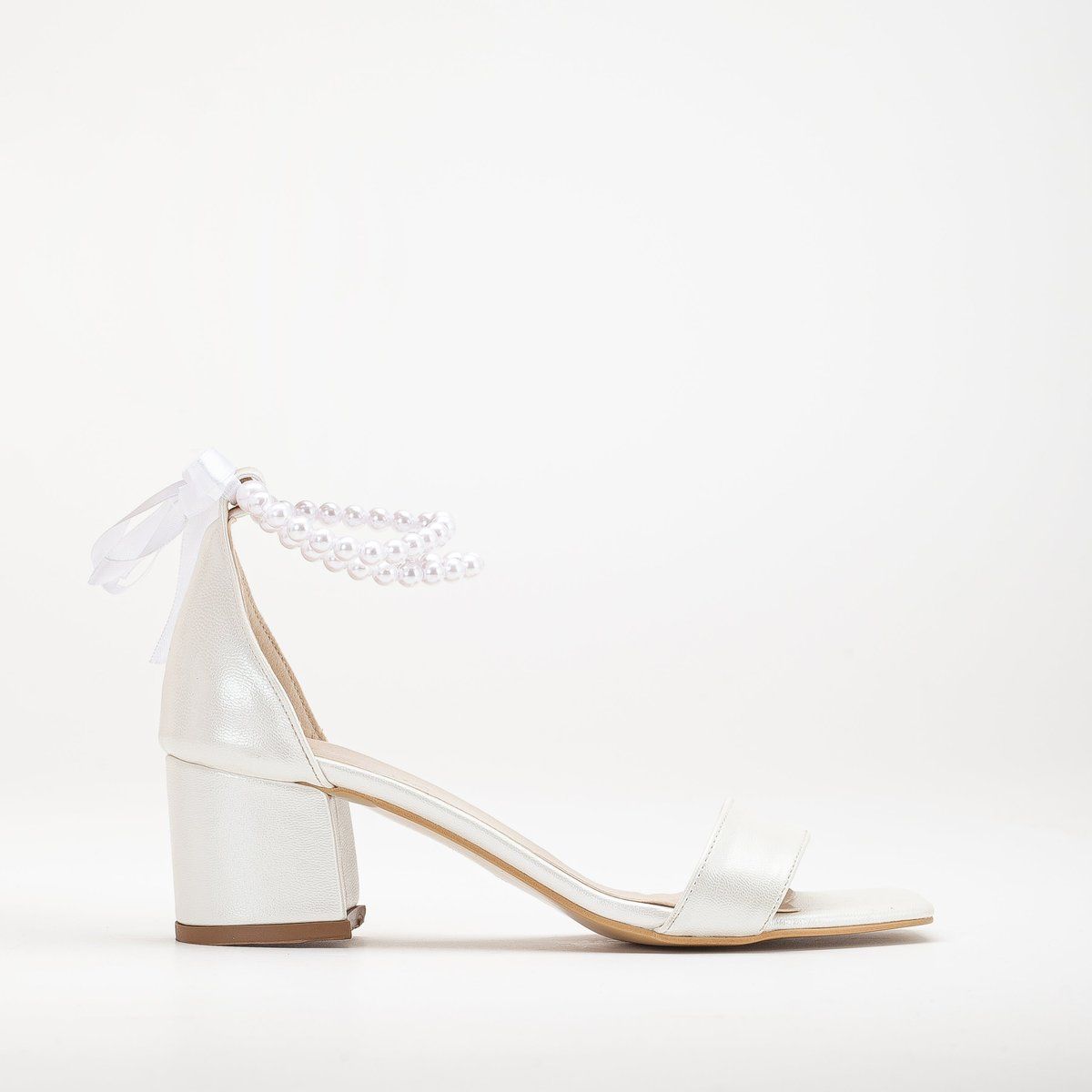 Blockabsatz-Sandalen mit Perlenverzierung