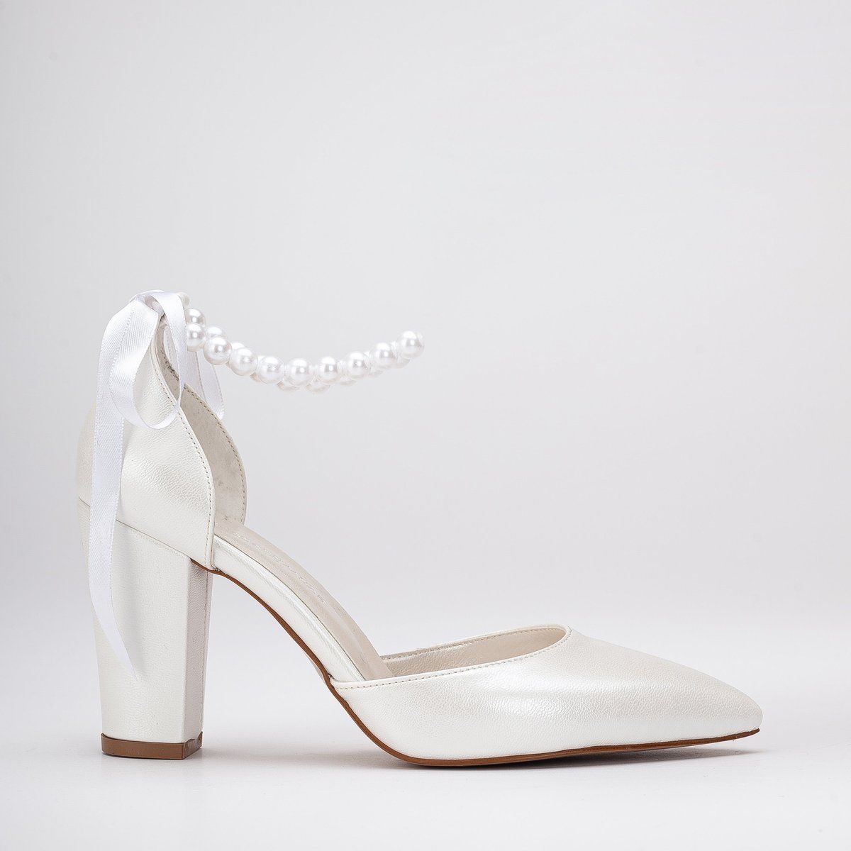 Pumps mit Perlen-Fesselriemen