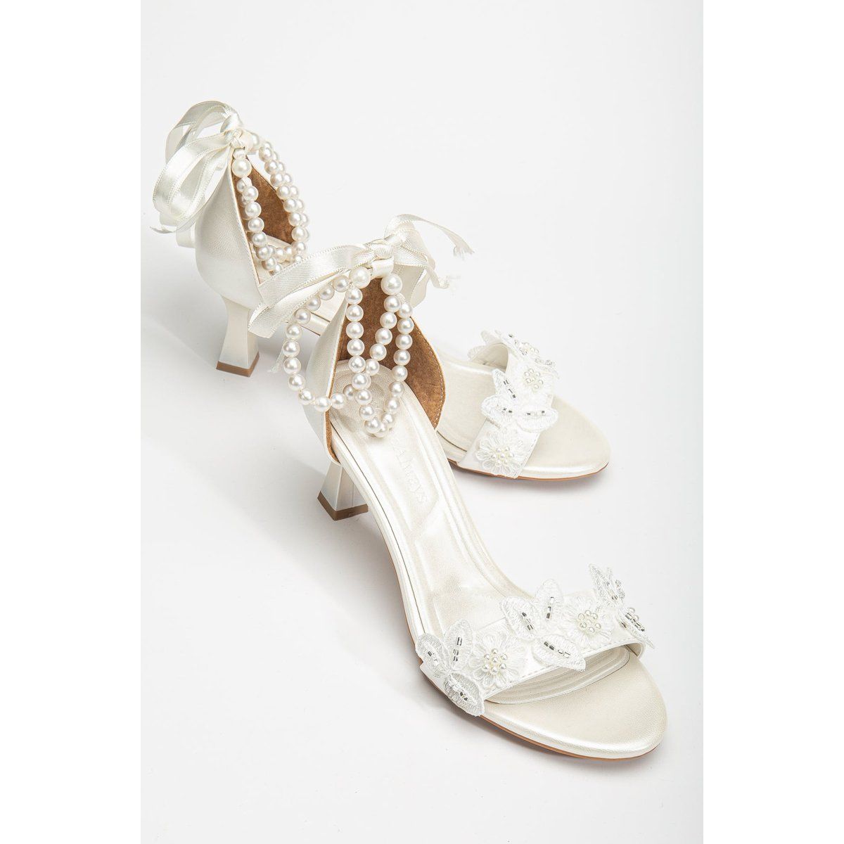 Elegante Spitzen-Sandalen mit Perlen