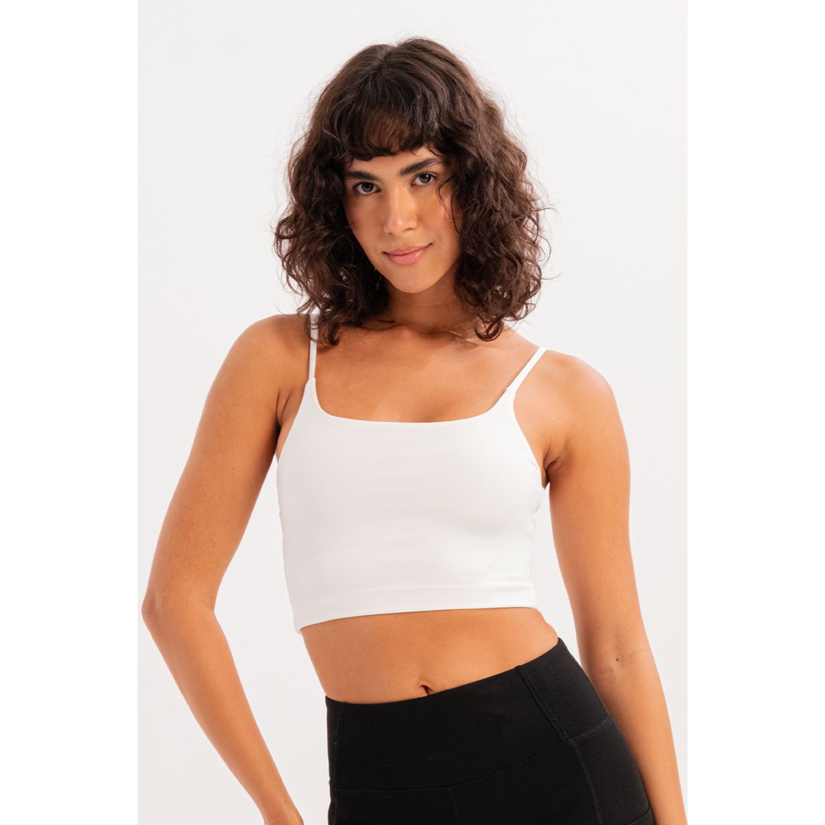 Minimalistischer Sport-BH mit dünnen Trägern