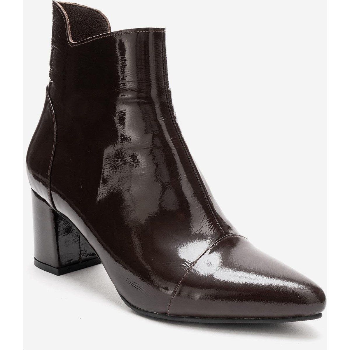 Minimalistische Lackleder-Stiefeletten mit Blockabsatz