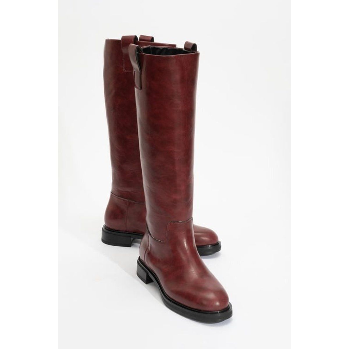 Raffinierte kniehohe Stiefel aus Kunstleder