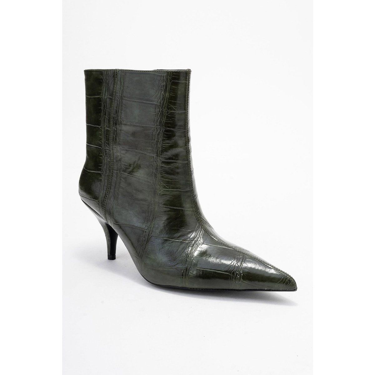 Stiefeletten mit Krokoprägung und Spitze