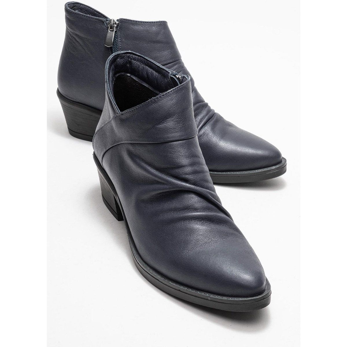 Lederstiefeletten mit Raffung und Spitze