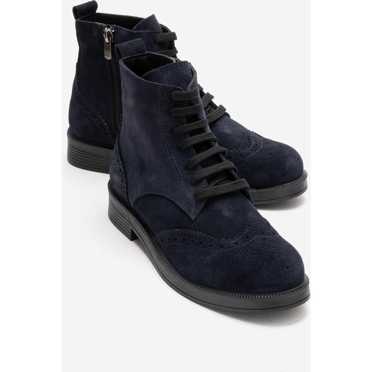 Brogue-Schnürstiefel aus feinem Wildleder