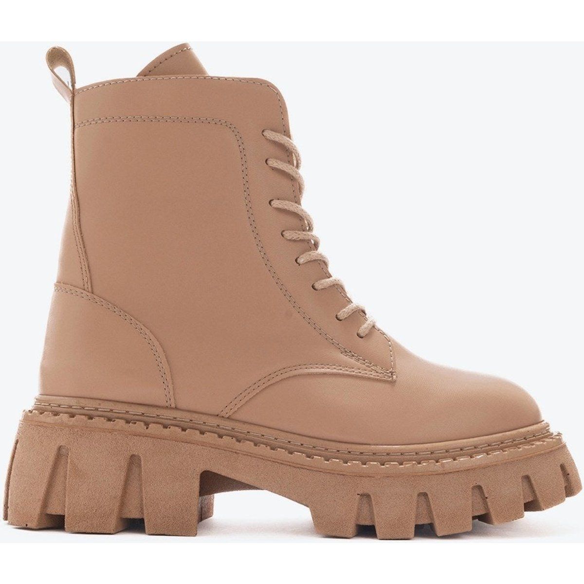 Klobige Schnürstiefel mit Profilsohle