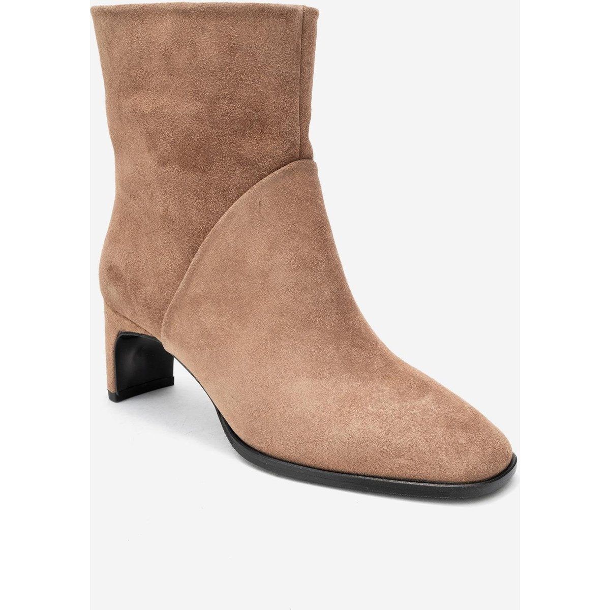Minimalistische Wildlederstiefel mit Blockabsatz