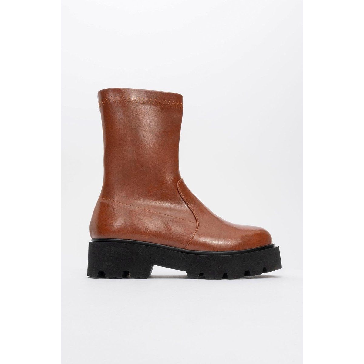 Minimalistische Stiefeletten mit Plateausohle