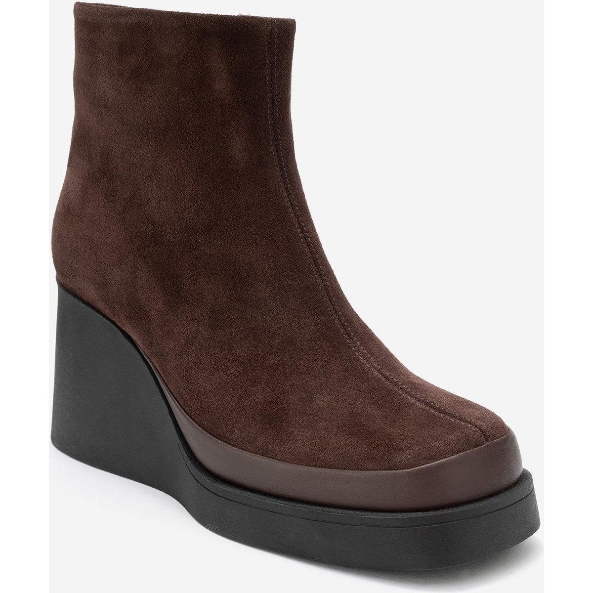 Suede-Stiefeletten mit skulpturalem Keilabsatz