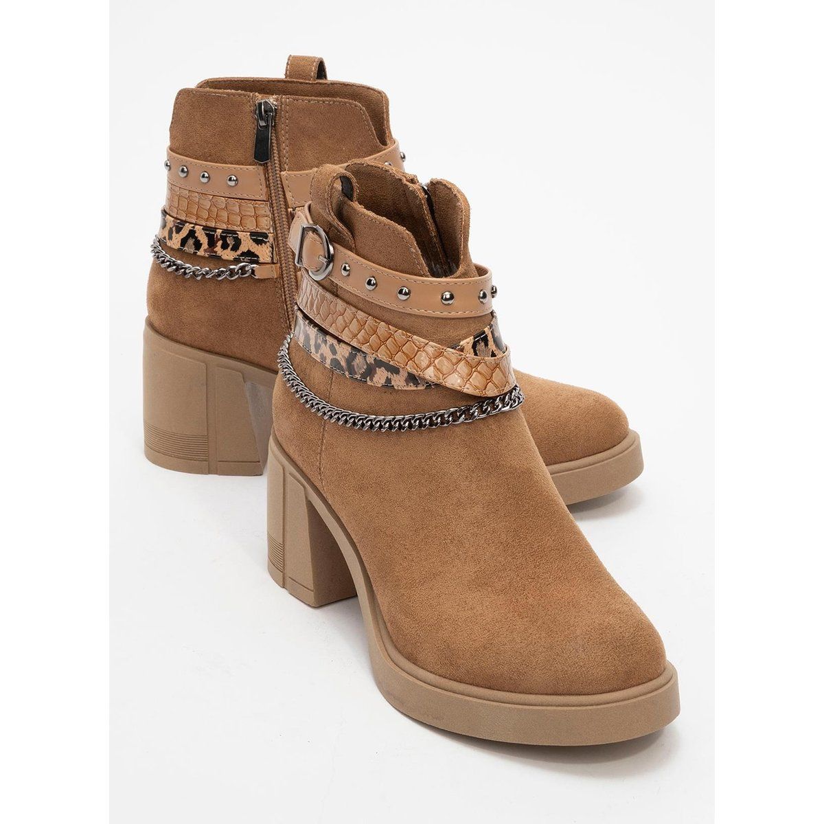 Blockabsatz-Stiefel mit Kette und Schnalle