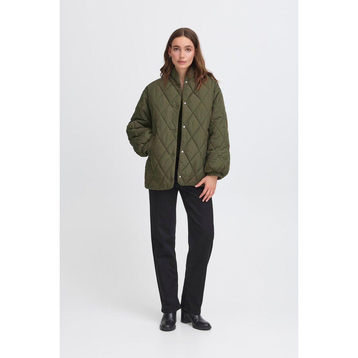Kastenförmige Steppjacke mit Stehkragen