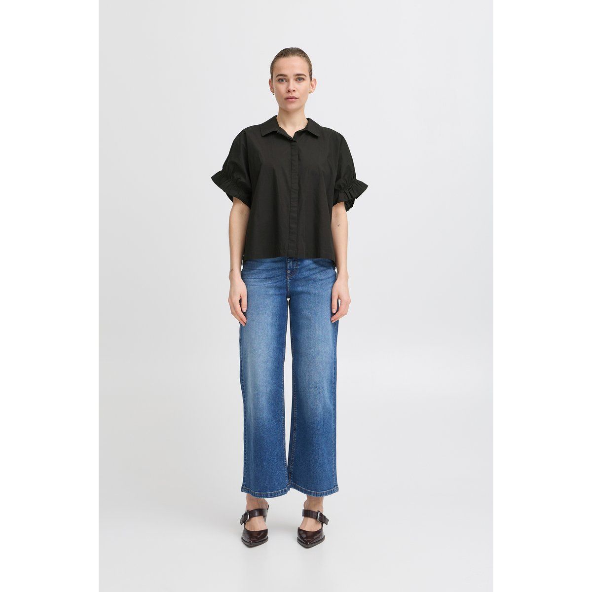 Kastige Kurzarm-Bluse mit Rüschen