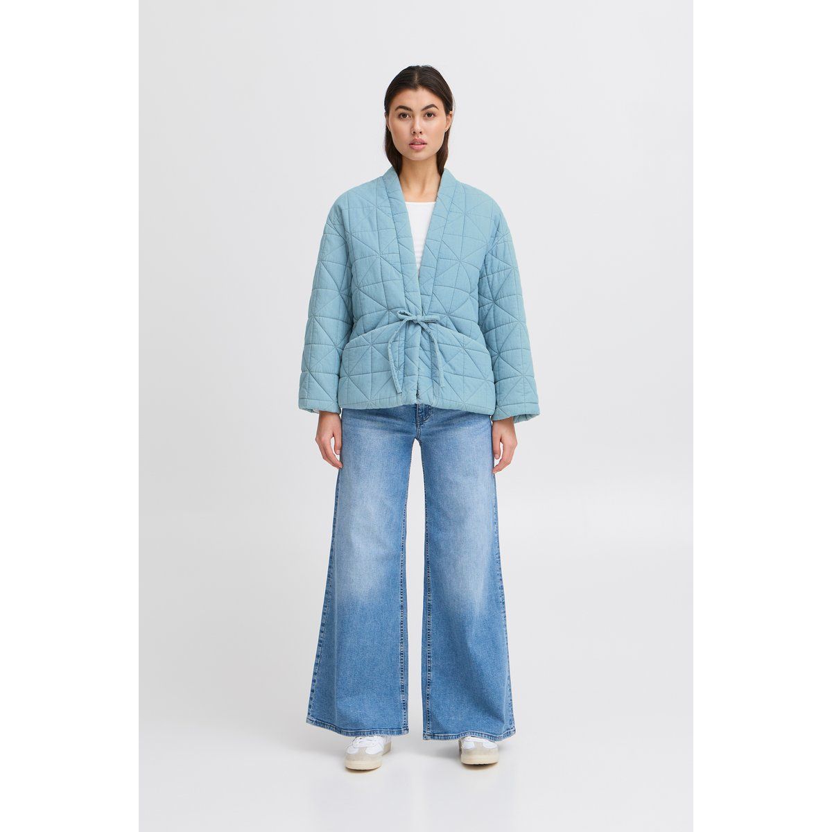Gesteppte Kimonojacke mit Bindegürtel