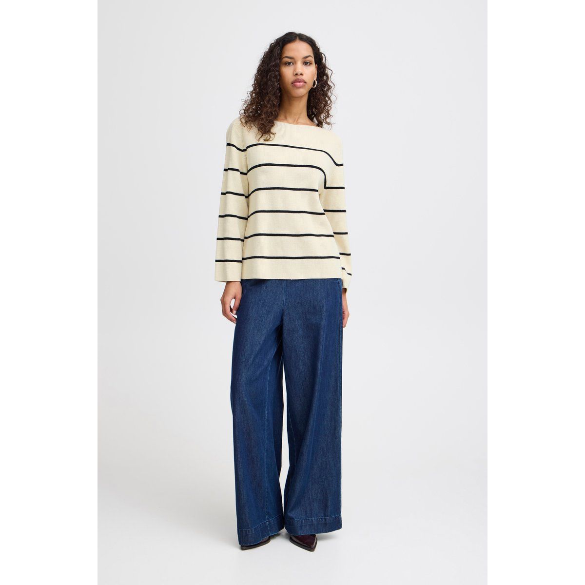 Gestreifter Pullover mit Boot-Ausschnitt