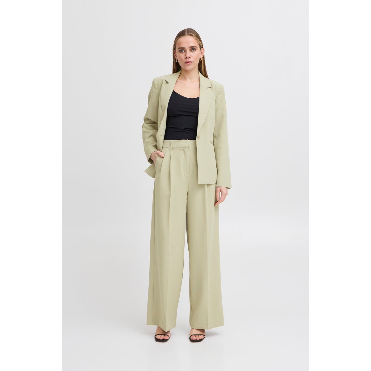Elegante Bundfaltenhose mit weitem Bein