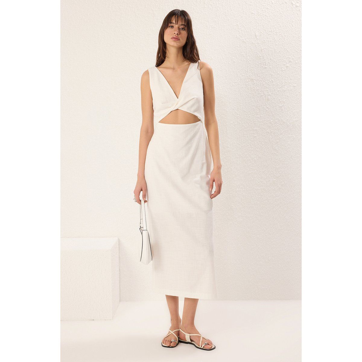 Midikleid mit Knotendetail und Cut-Out
