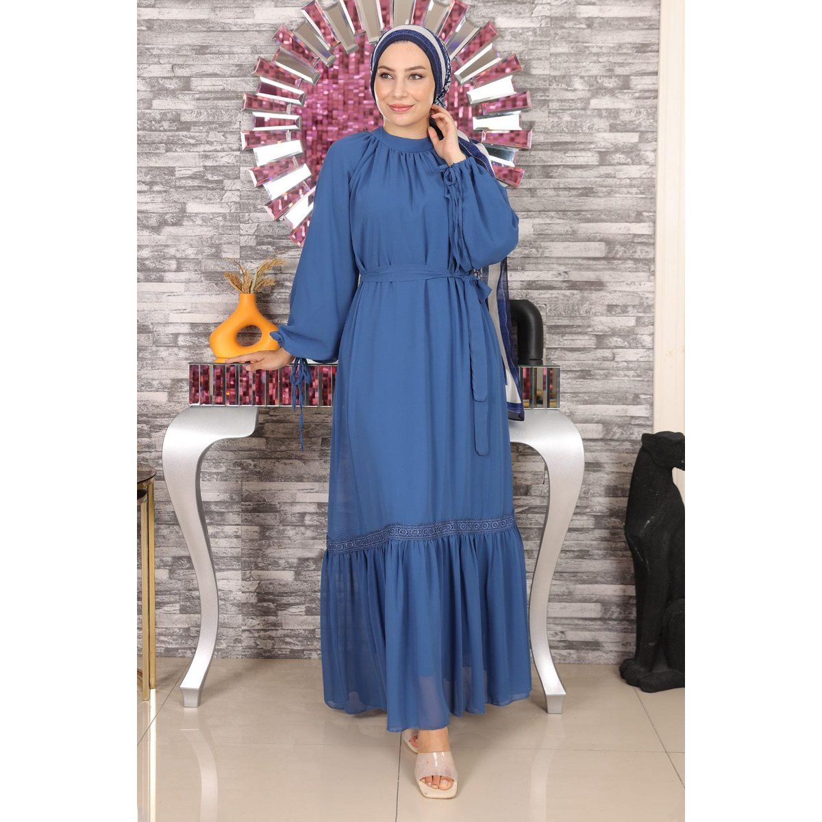 Fließendes Chiffon-Maxikleid mit Spitze