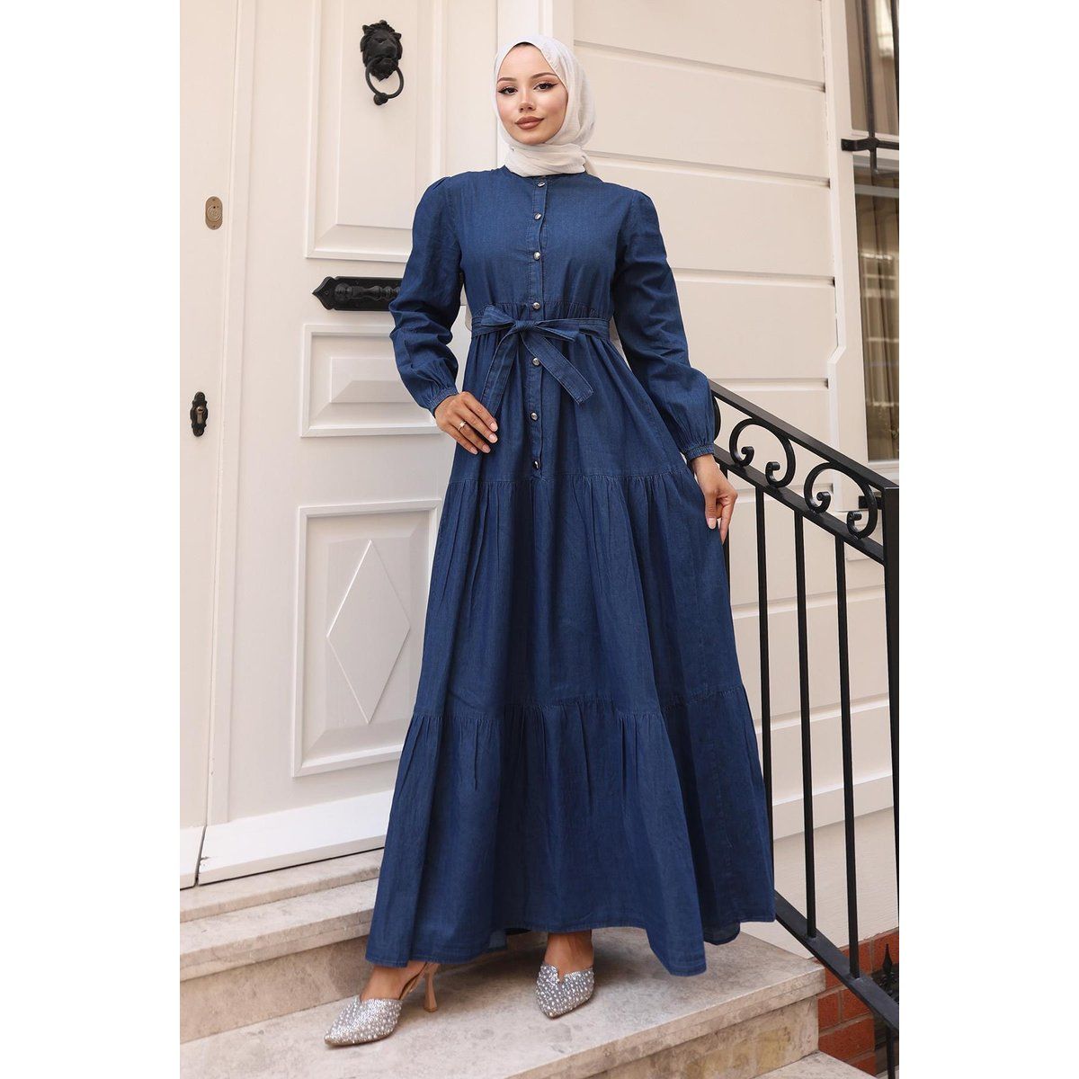 Geknöpftes Stufen-Maxikleid aus Denim