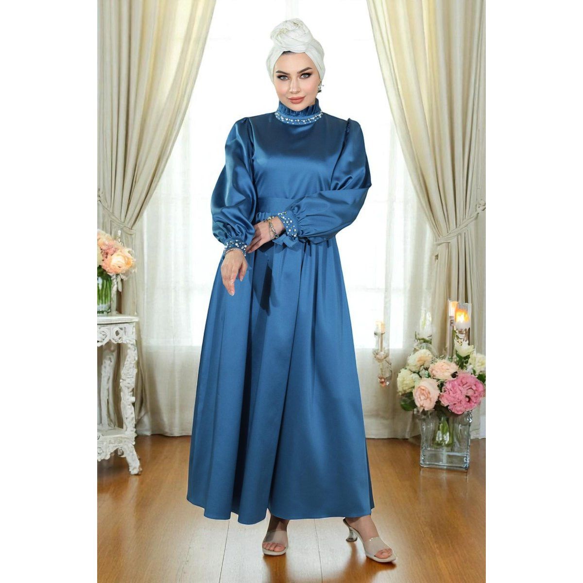 Elegantes Satin-Maxikleid mit Perlen