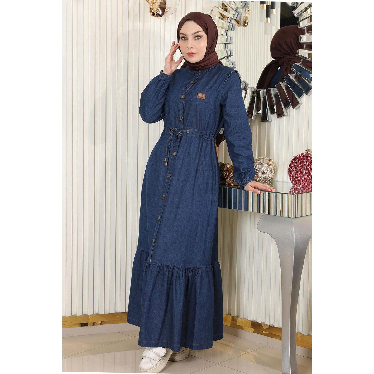 Zugeknöpftes Denim-Maxikleid mit Taillenband