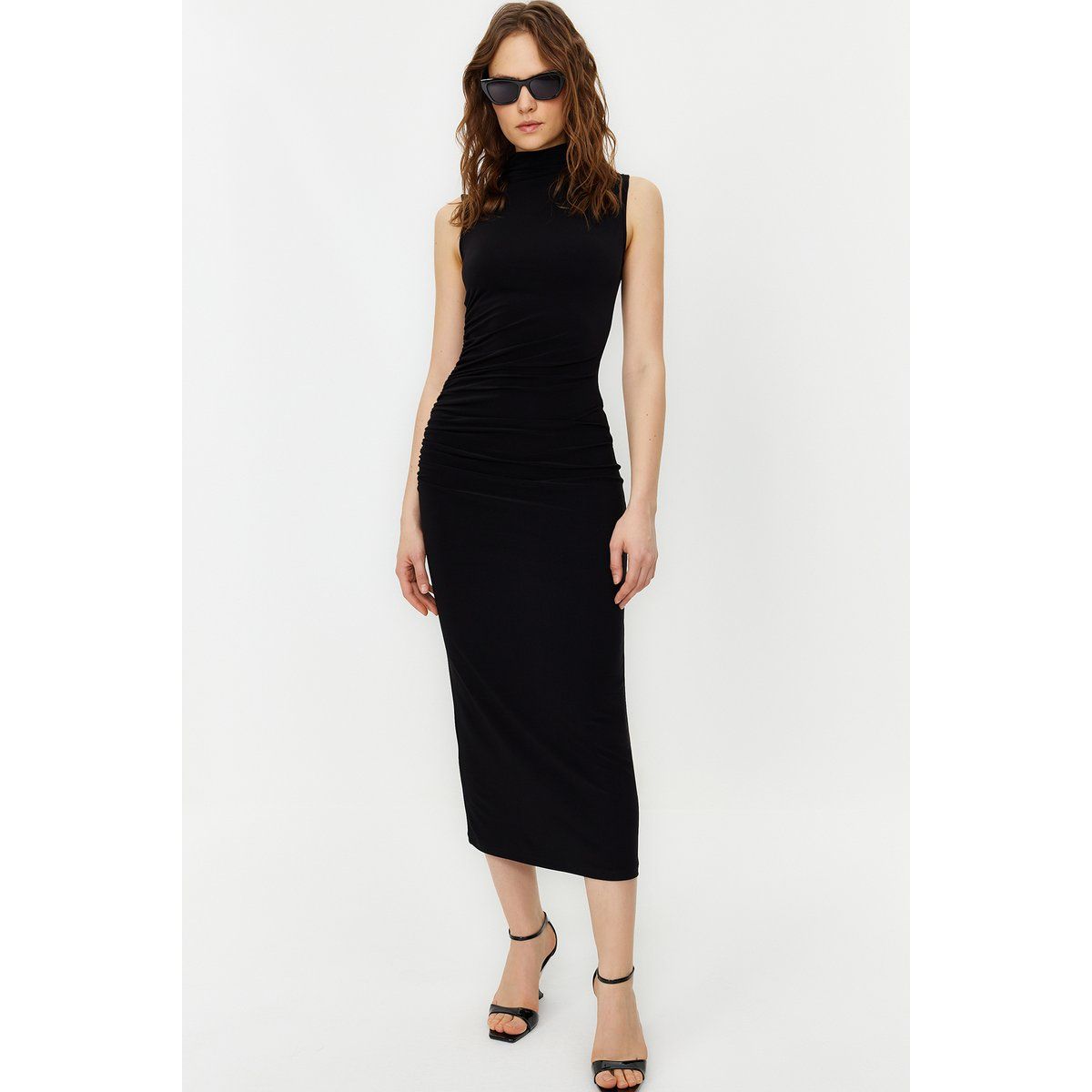 Ärmelloses Maxikleid mit seitlicher Raffung