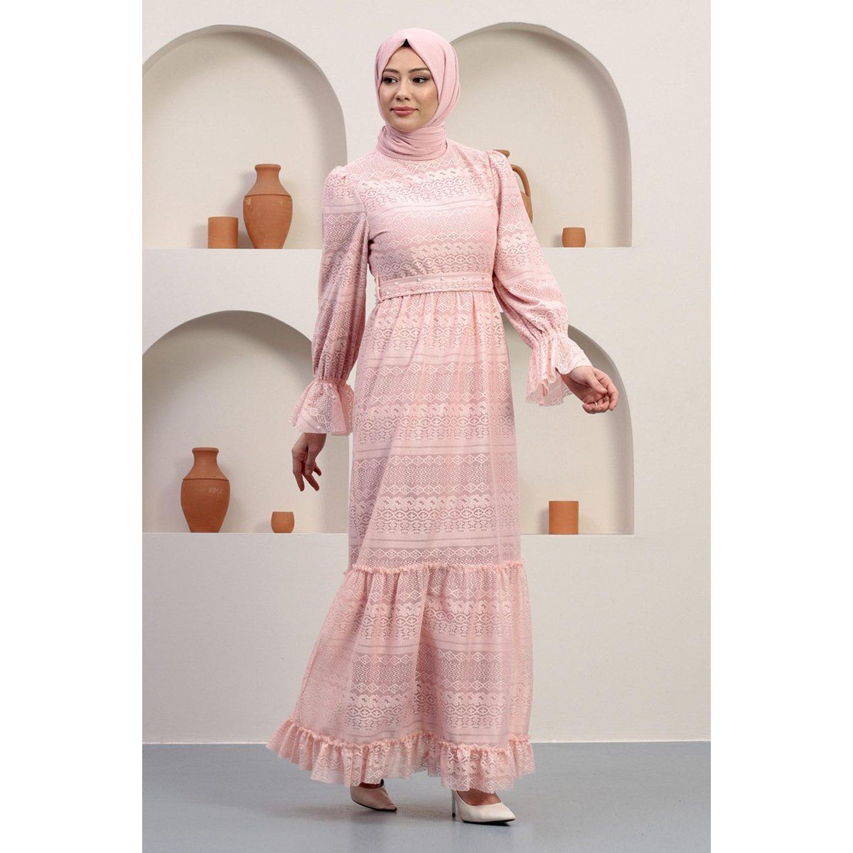 Perlenbesetztes Spitzen-Maxikleid mit Rüschen