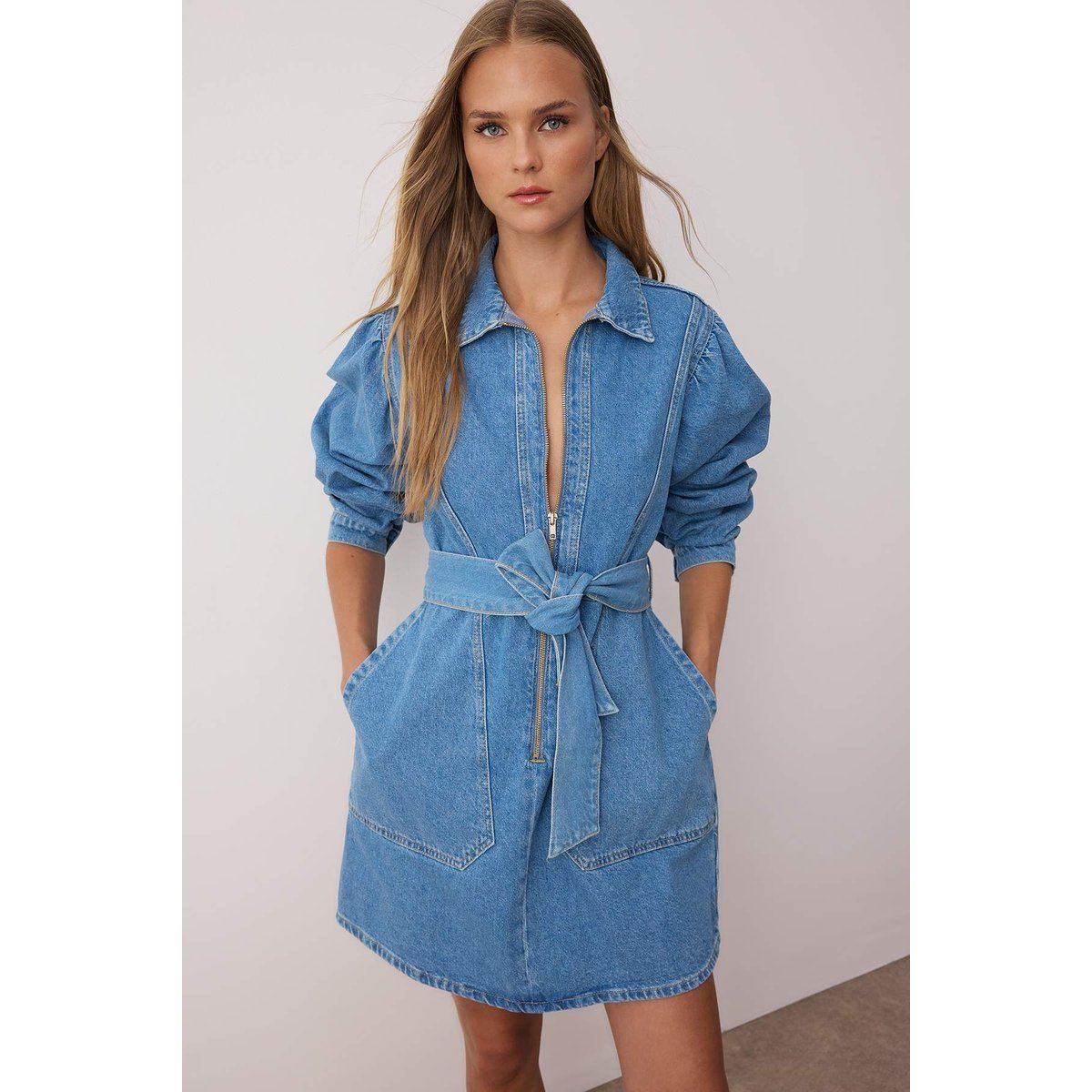 Jeanskleid mit Reißverschluss und Puffärmeln