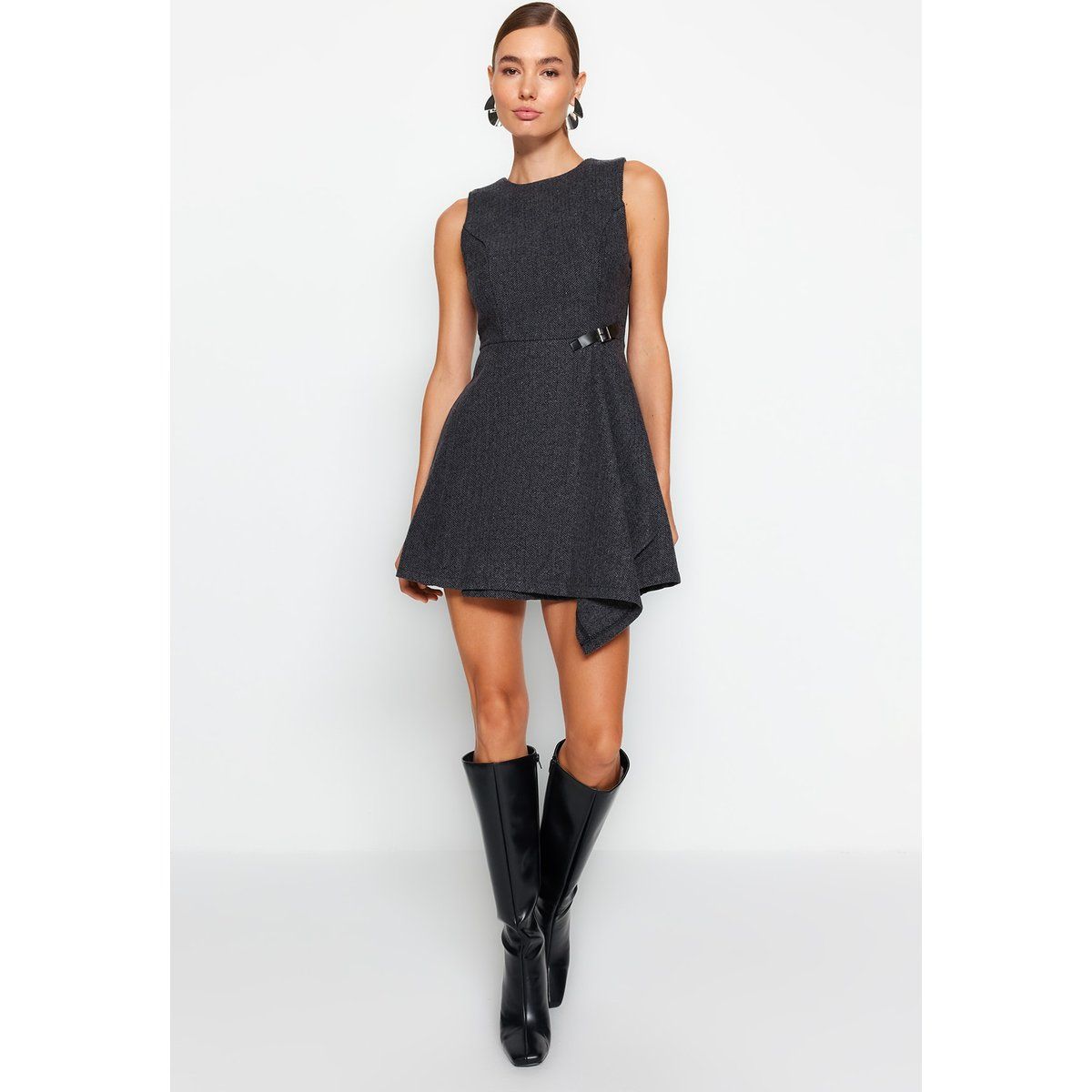 Asymmetrisches Minikleid mit Fischgrätmuster