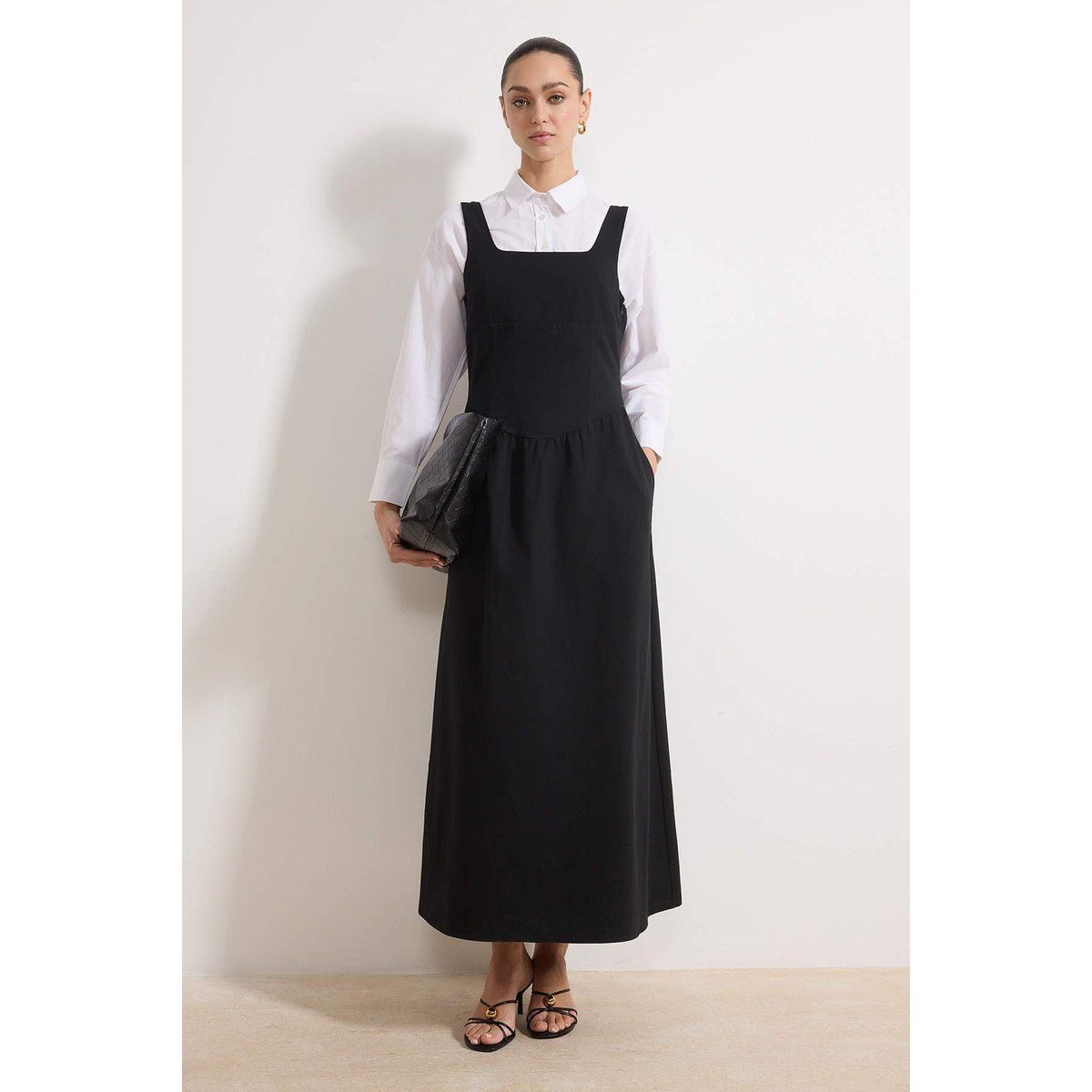 Ärmelloses Maxikleid mit eckigem Ausschnitt