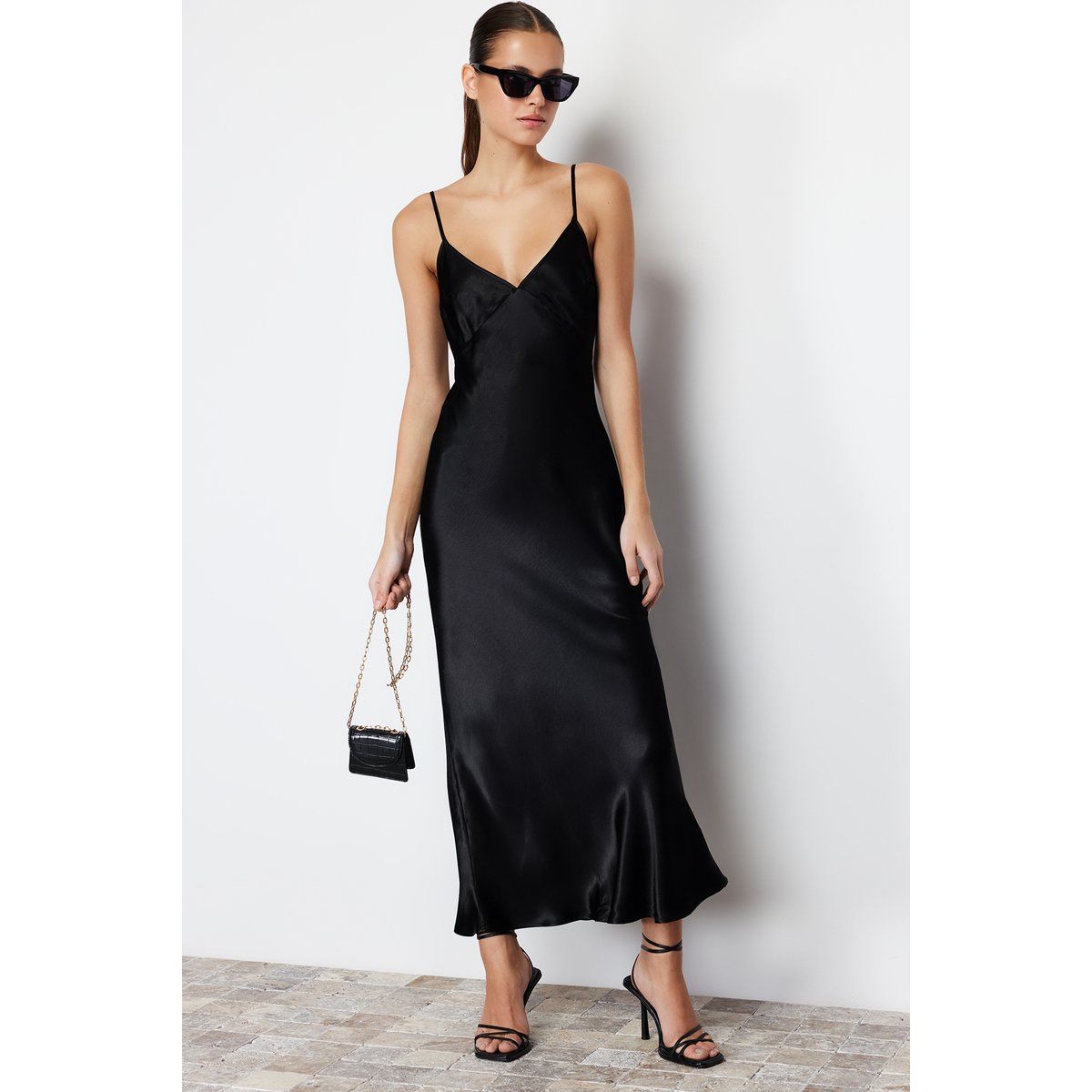 Elegantes Satin-Maxikleid im Slip-Stil