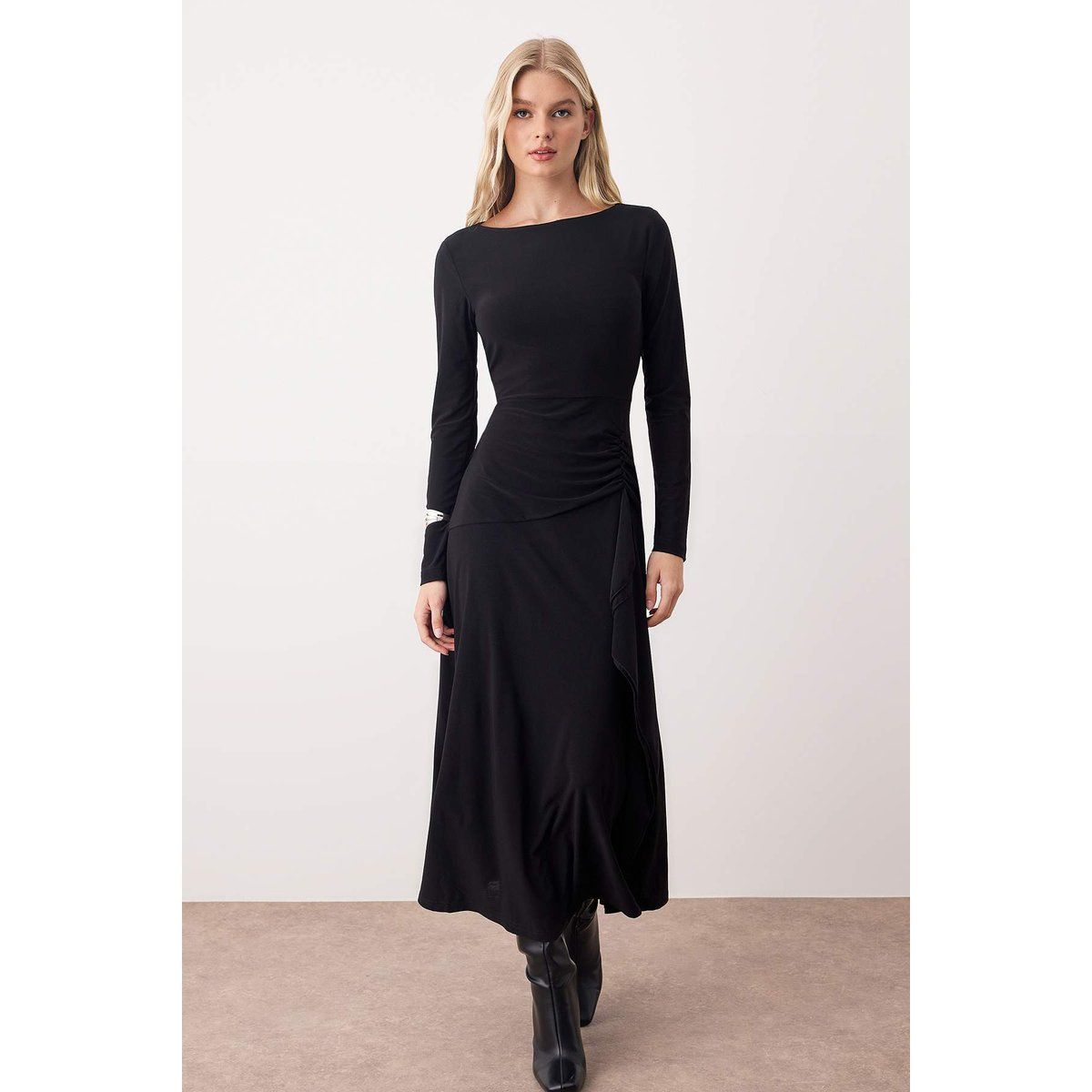 Asymmetrisches Maxikleid mit Volants