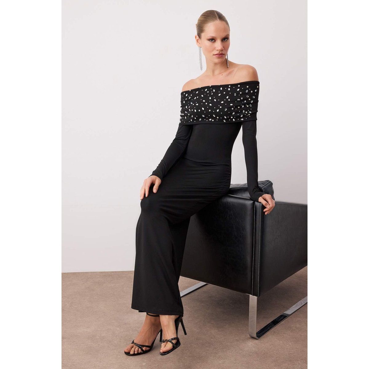 Verziertes Off-Shoulder Säulenkleid