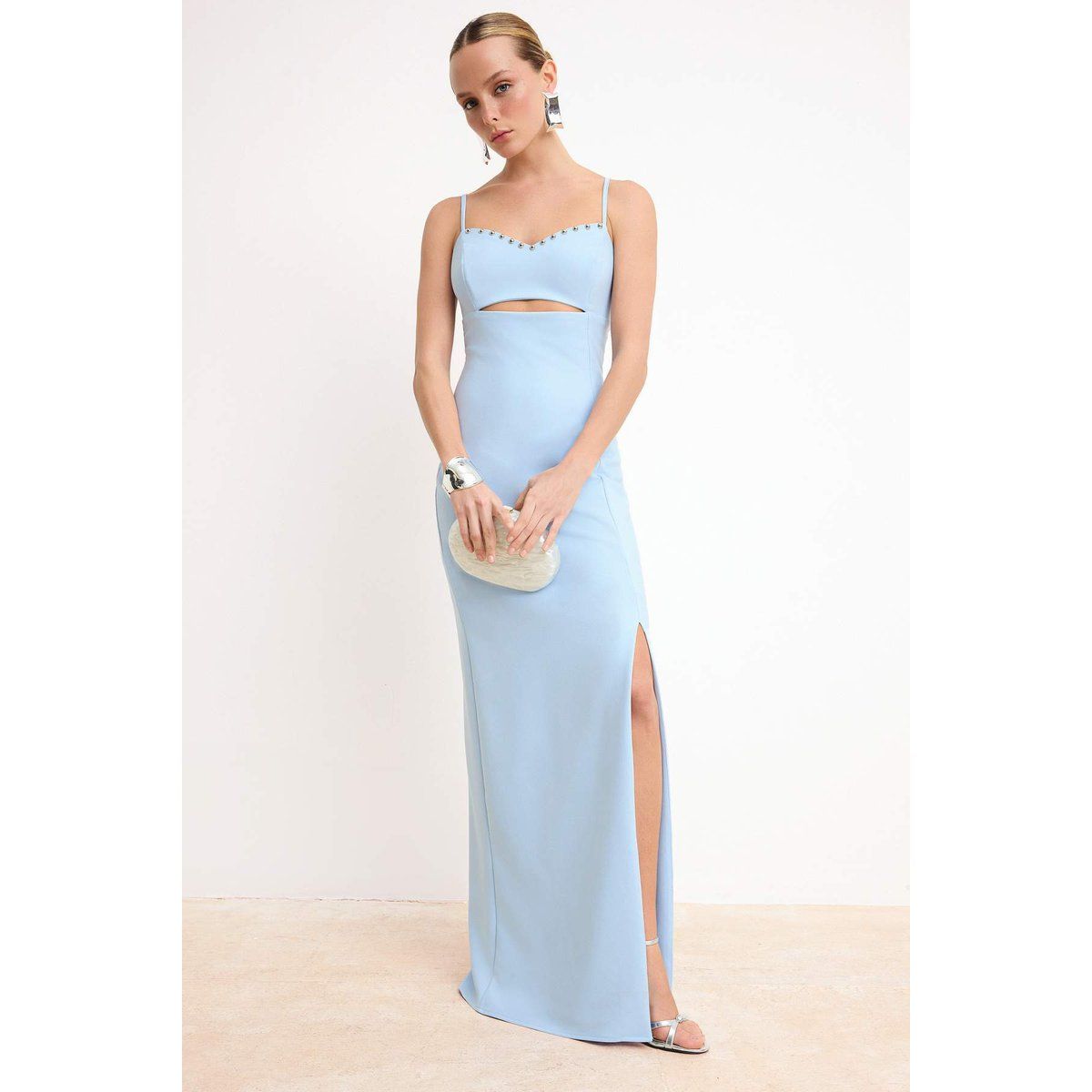 Besticktes Maxikleid mit Cut-Out
