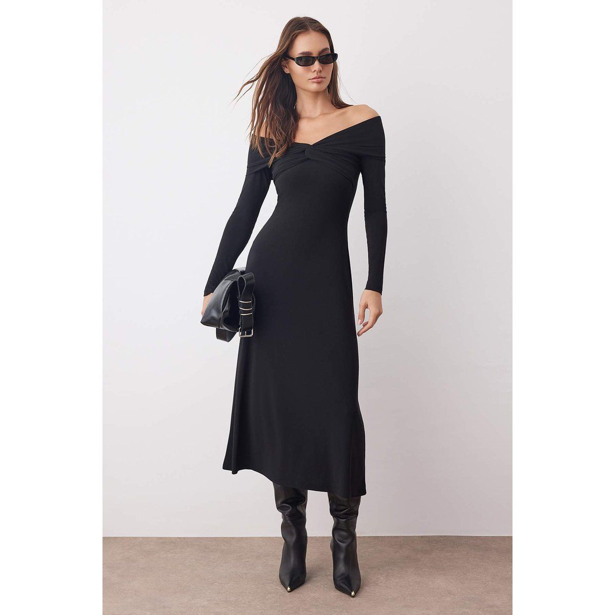 Elegantes Off-Shoulder-Maxikleid mit Knotendetail