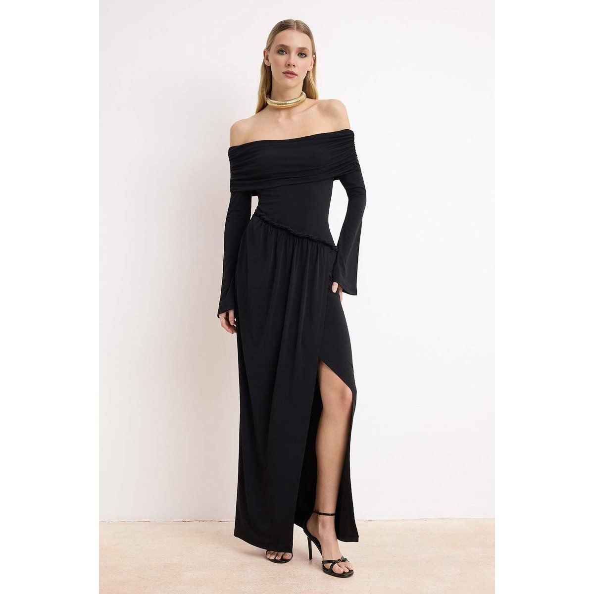 Off-Shoulder-Maxikleid mit Flecht-Detail