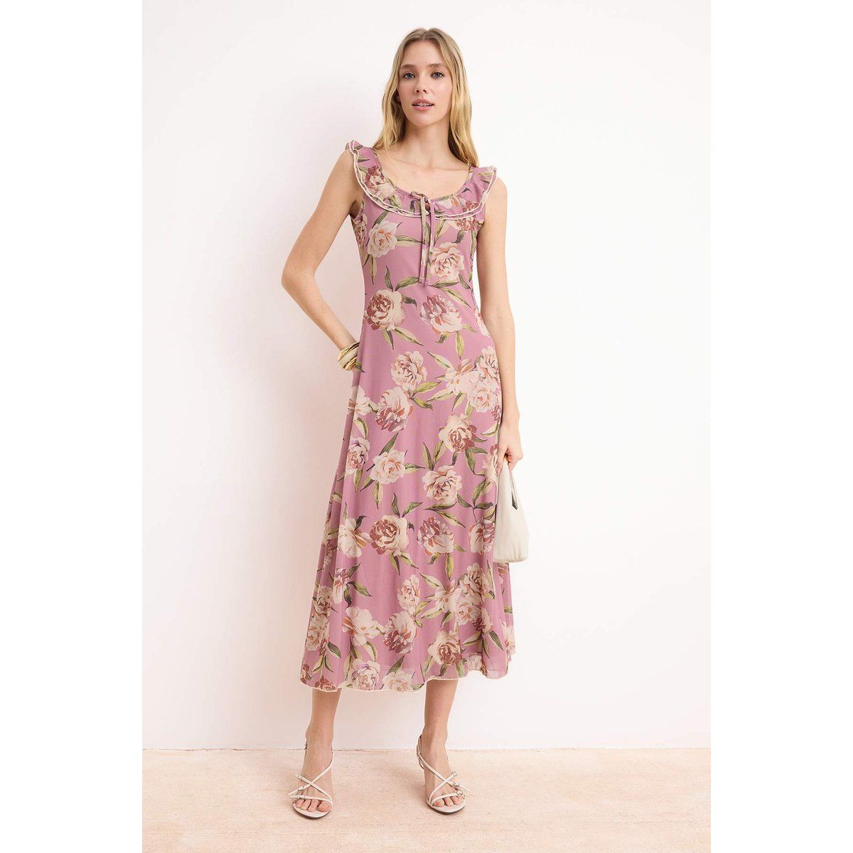 Geblümtes Midi-Kleid mit Rüschenkragen