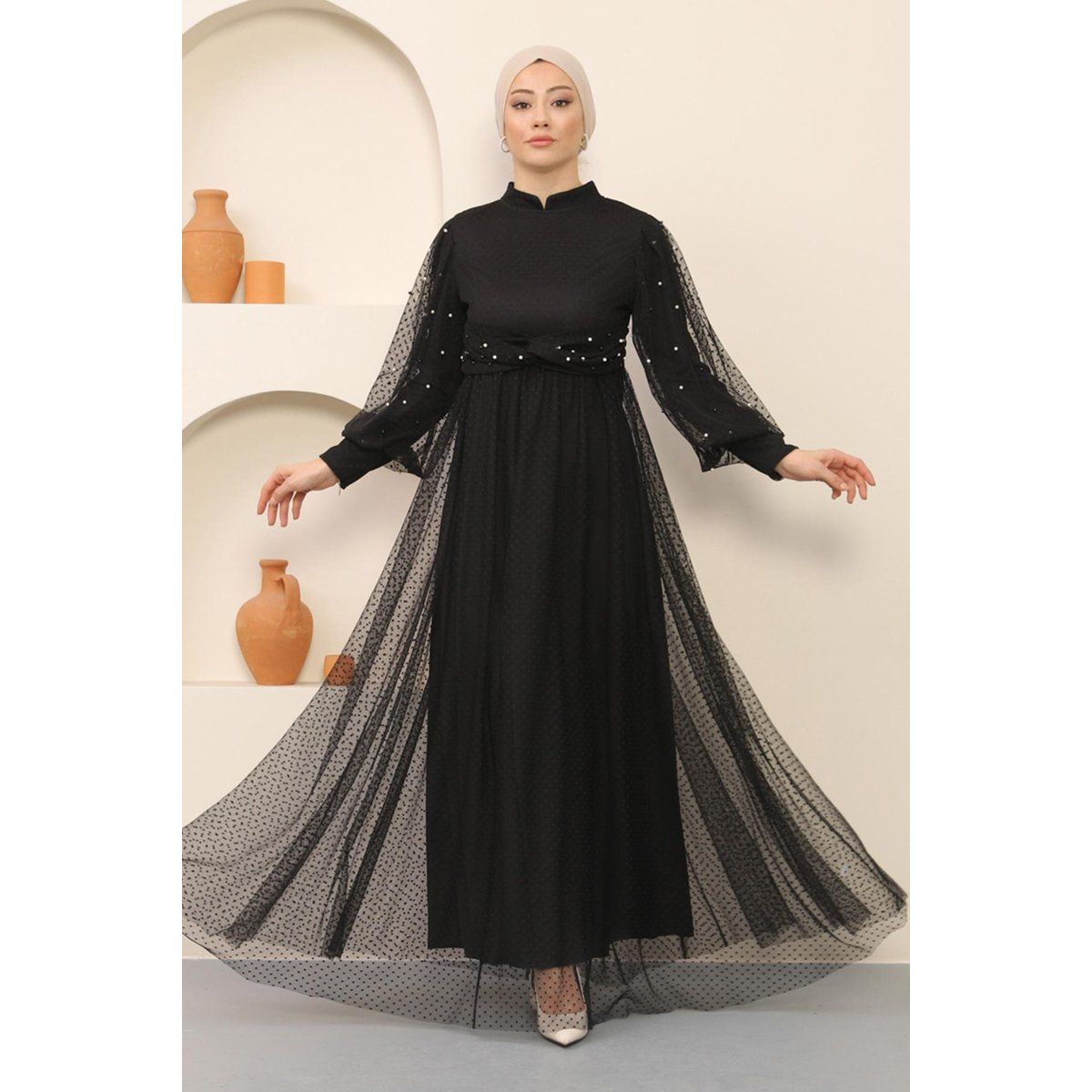 Abendkleid mit Perlen und Punkttüll
