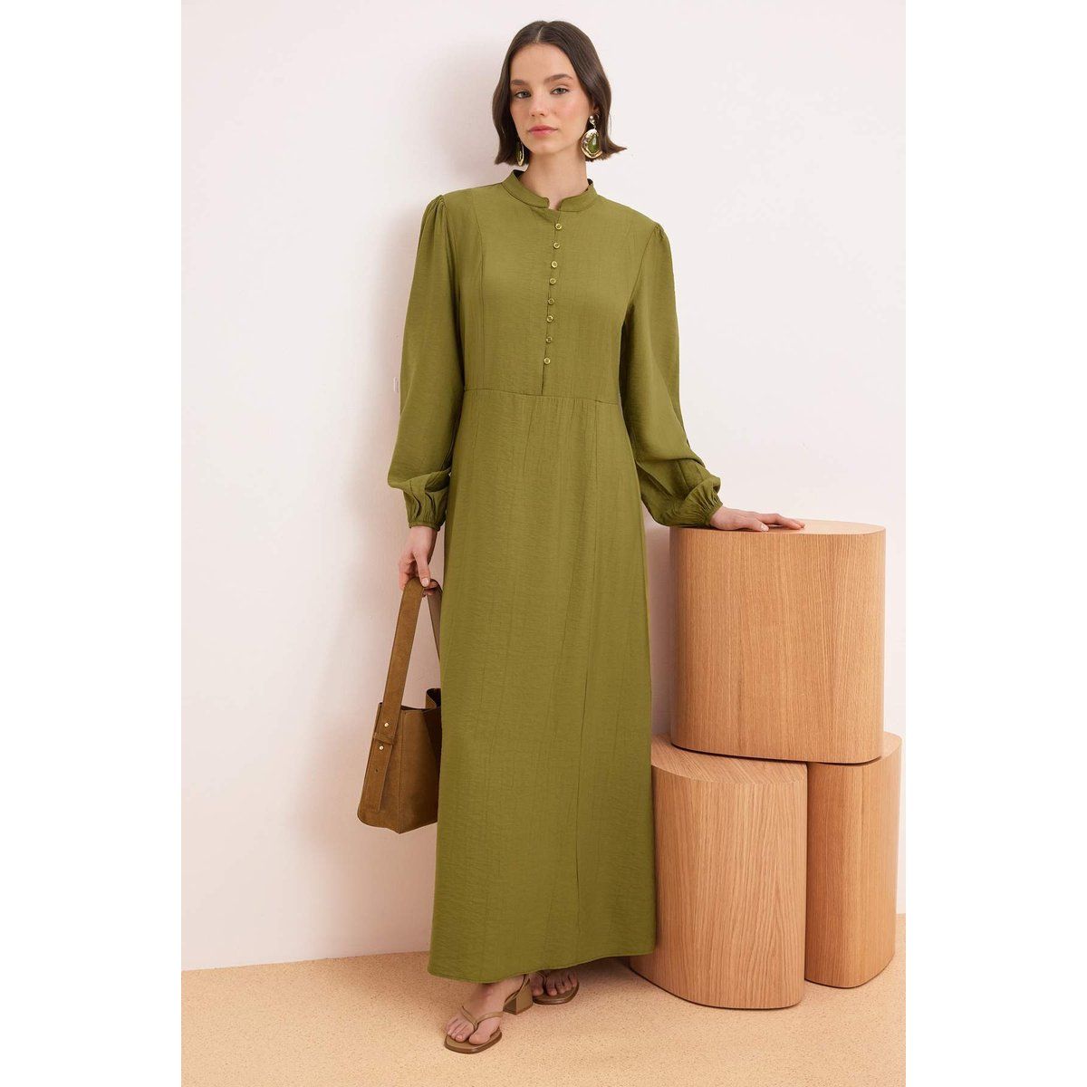 Elegantes A-Linien-Maxikleid mit Stehkragen