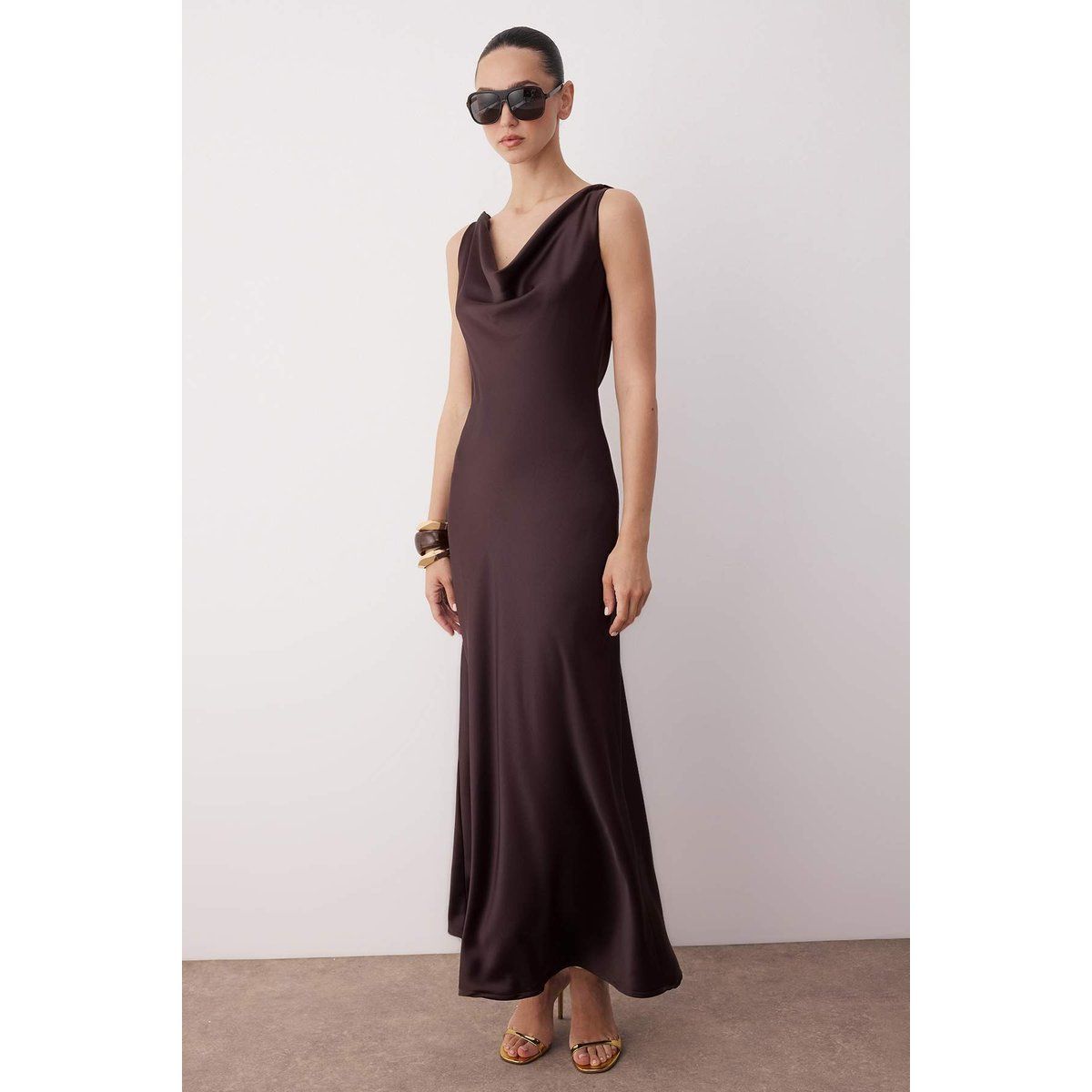 Elegantes Maxikleid mit Wasserfallausschnitt