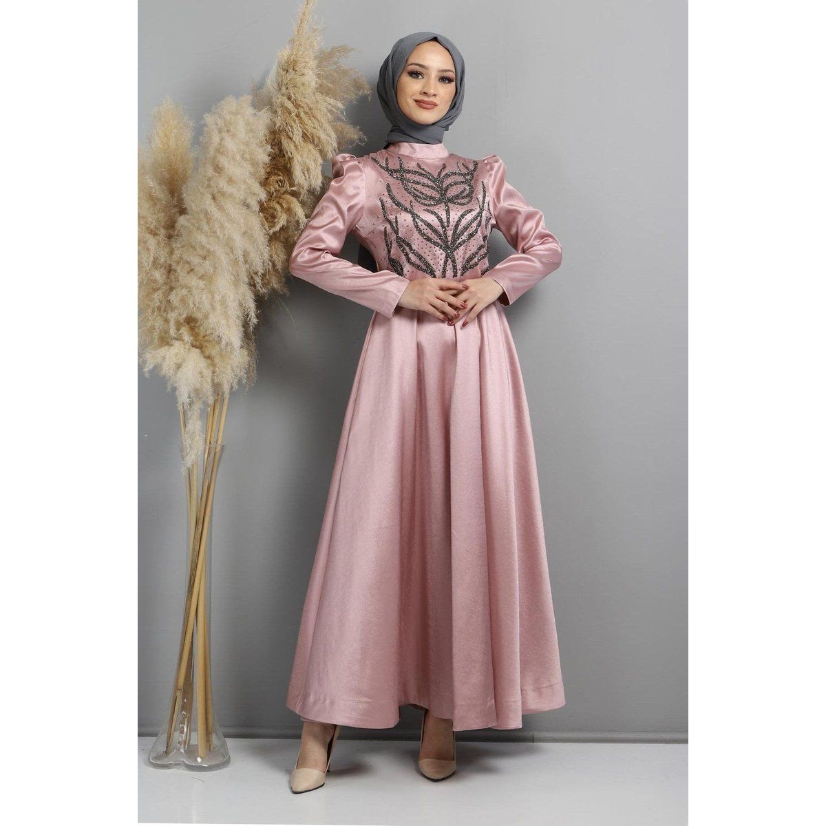 Besticktes Abendkleid aus Mikado-Satin