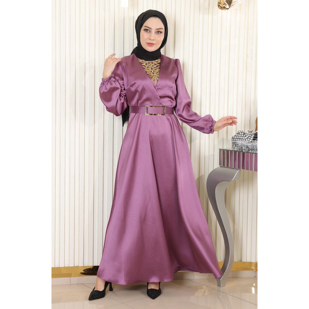 Satin-Abendkleid mit Gürtel