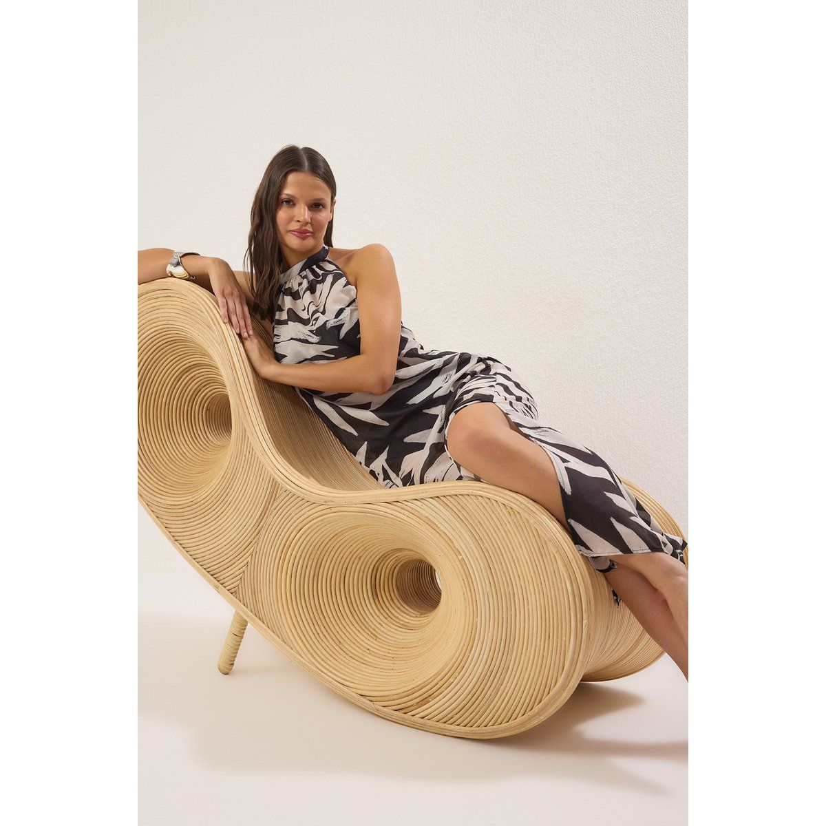 Maxikleid mit abstraktem Print und Neckholder