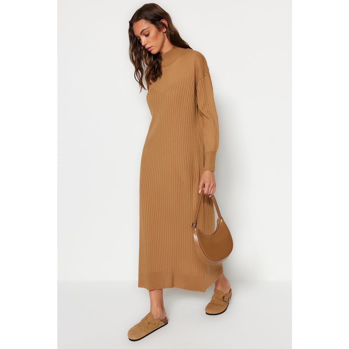 Hochgeschlossenes Rippstrick-Maxikleid