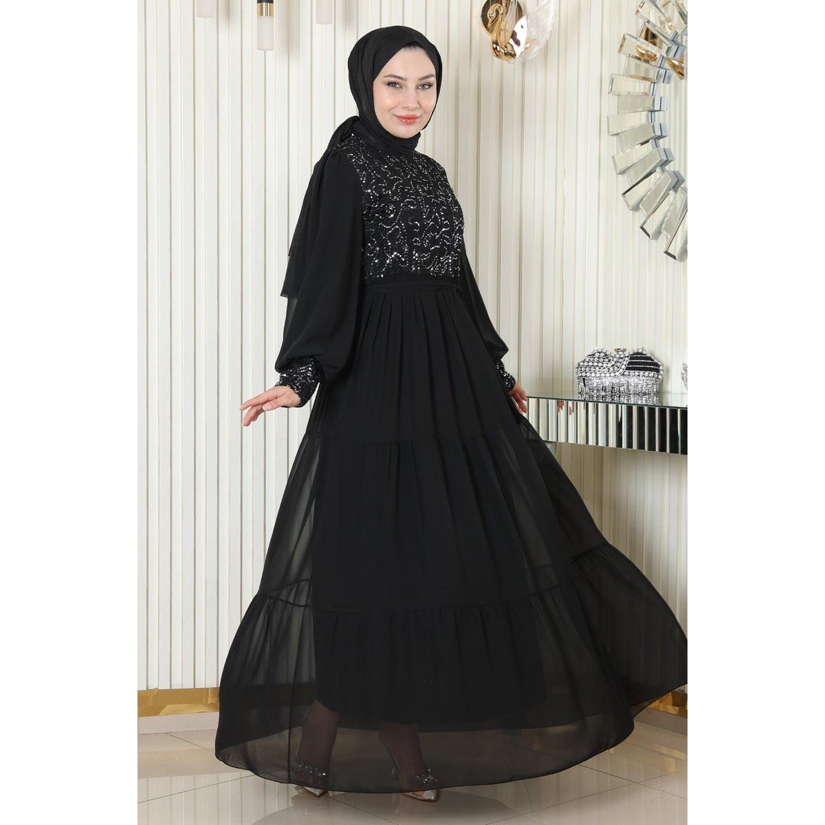 Gestuftes Chiffon-Abendkleid mit Pailletten