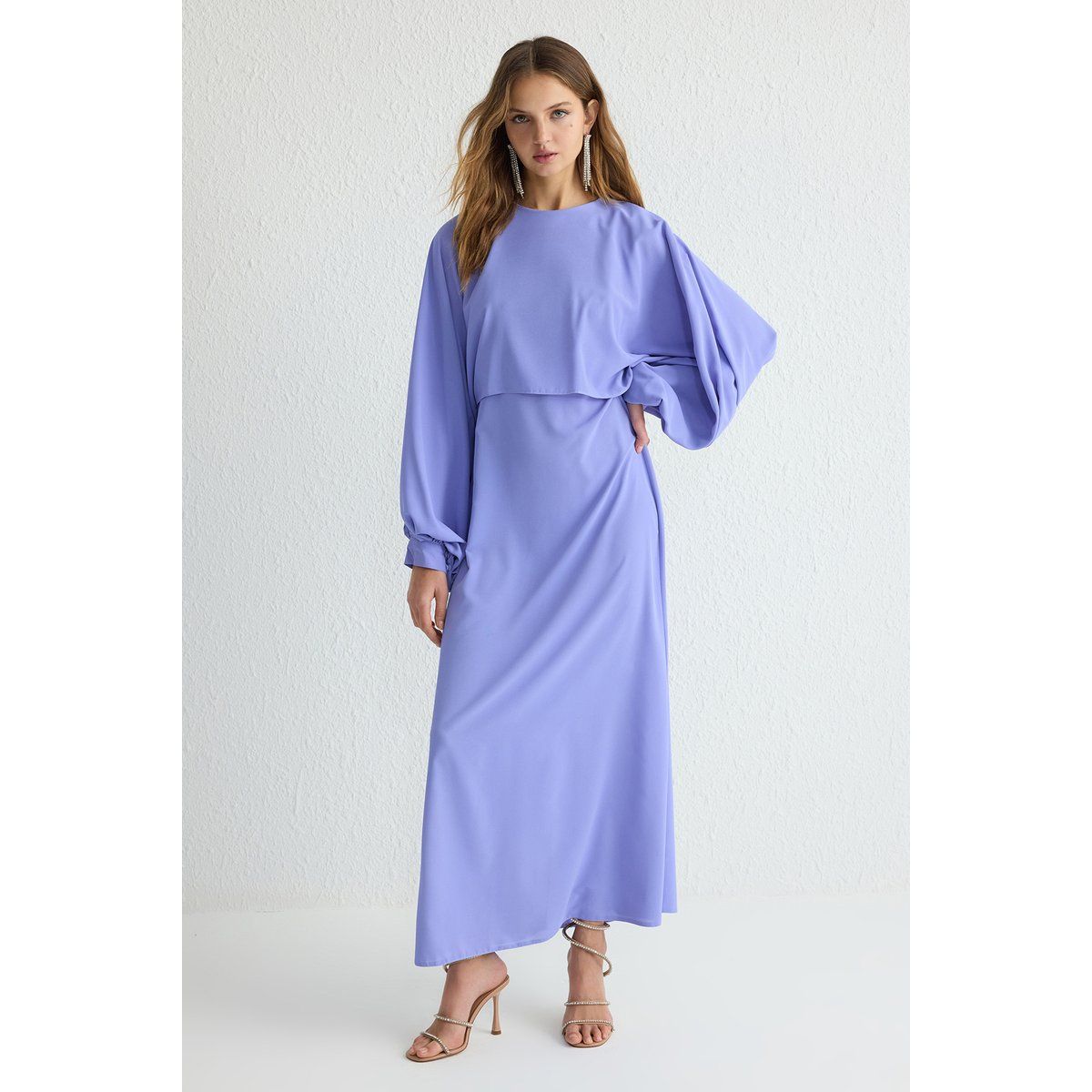 Dezentes Maxikleid mit Lagenoptik