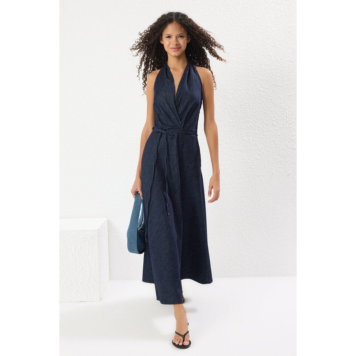 Halterneck-Denim-Jumpsuit in Wickeloptik