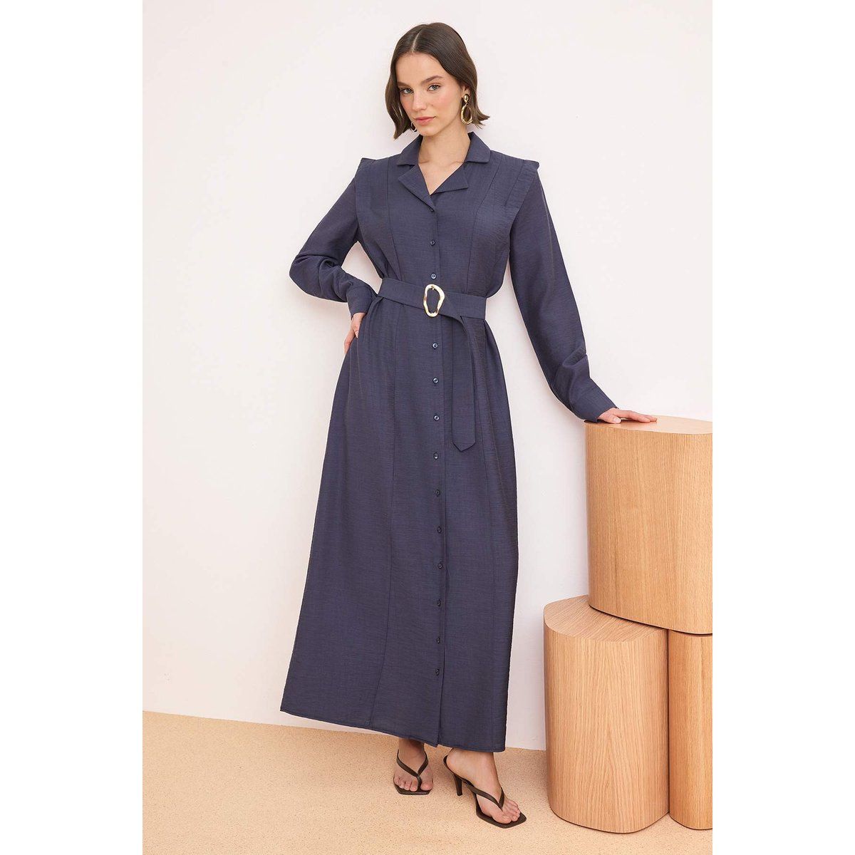 Elegantes Maxikleid mit Gürtel